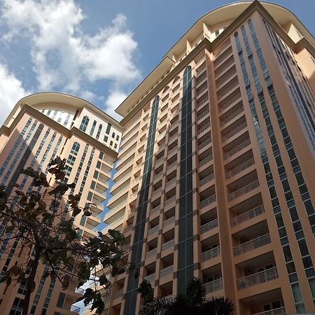 Venice Mckinley Hill Taguig Bgc Esterno foto